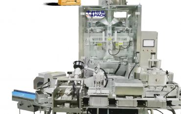 Автоматска машина за вакуумско пакување на кесички модел на триаголник за кафе во прав